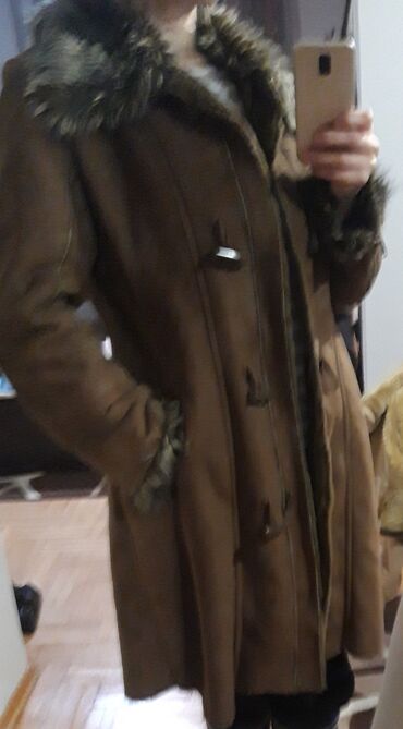krzneni prsluk: Prelepa bunda,jako kvalitetna,krznena i topla kupljena u Cirihu,nova