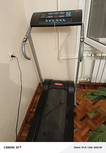 İdman və istirahət: Life Power elektrik qaçış trenajoru - Kompakt ev tipli qaçış aparatı — 1