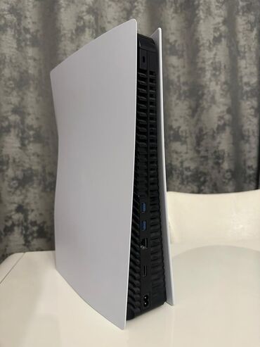 Video oyunlar üçün aksesuarlar: PlayStation 5 oyun konsolu + DualSense idarəedicilər Məhsulun — 2