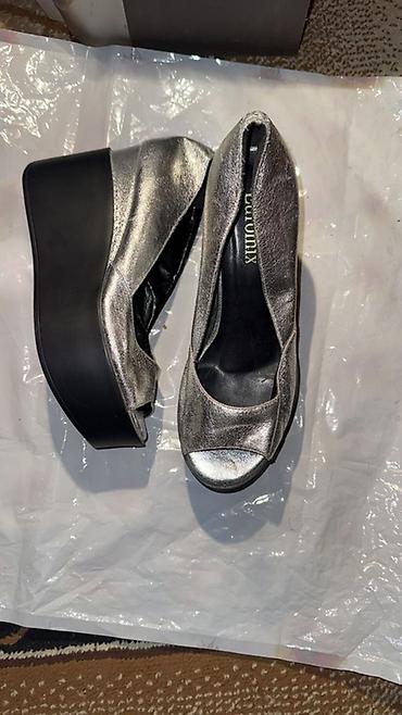 Босоножки, сандалии, шлепанцы: Женская обувь — два варианта. 1) Сандалии с декором - Размеры: 37 и — 52