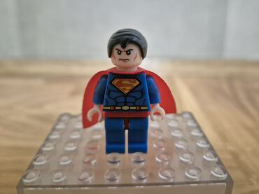 bubanj za decu: Lego figurice Batman i Superman,u odličnom stanju i dobro očuvane. Uz