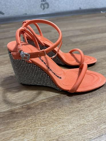 кроксы маквин: Босоножки, 37, 38, Alexander McQueen, Новый, цвет - Оранжевый, Платная доставка, Самовывоз — 1