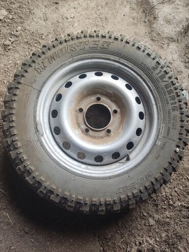 шина нива в Кыргызстан | Шины и диски: Колеса на ниву офф роуд почти новые 215на 65размер 16р Диски покрышки