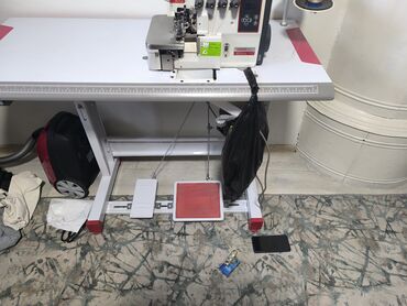 продается пятинитка: Швейная машина Yamata, Оверлок, Полуавтомат