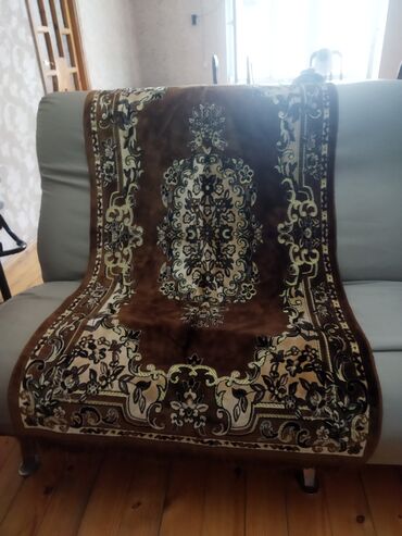 Digər tekstil: Покрывало для кресла, две штуки в наличии(цена одной 25), в отличном