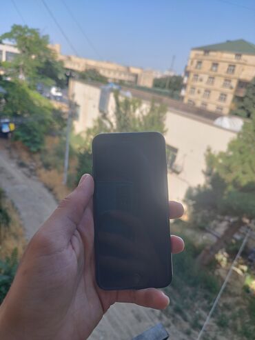 7: IPhone 7, 32 GB, Black Titanium, Barmaq izi