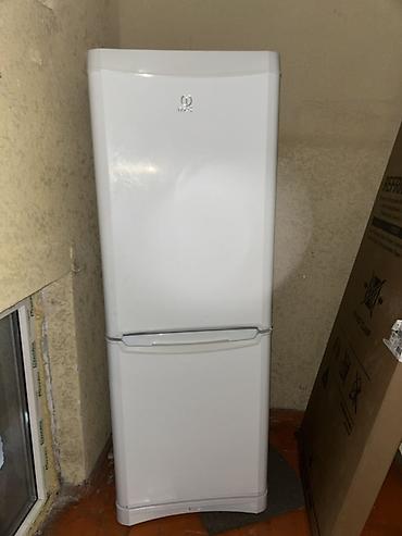 двухкамерный холодильник indesit: Срочно продаю б/у холодильник 
Состояние среднее
Надо место освободить — 1
