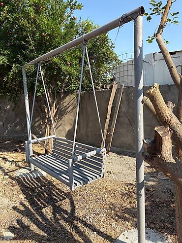 saxta baba satisi: Həyətdə istifadə edilmiş yelləncək satılır. Metal konstruksiyası saz — 3