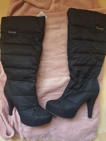 Personal Items: Ankle boots, 38