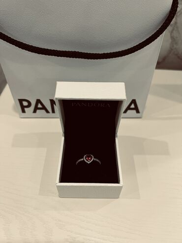 Наборы украшений: Кольцо от Pandora серебро 925 пробы 
1500сом с оформлением