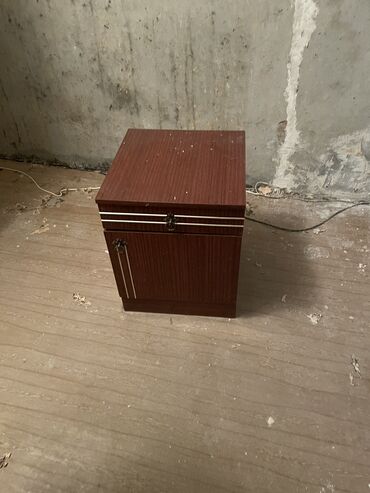 потерял кошелек с документами: Отдам тумбочку