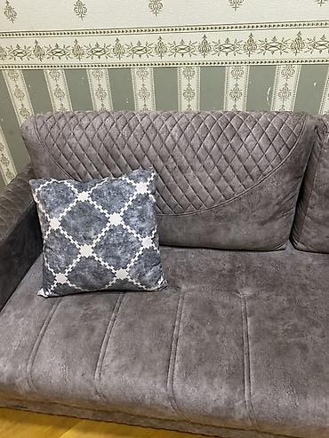 Divanlar: Qonaq otağı üçün şık divan - Rəng: tünd bozumtul (taupe). - Material — 8