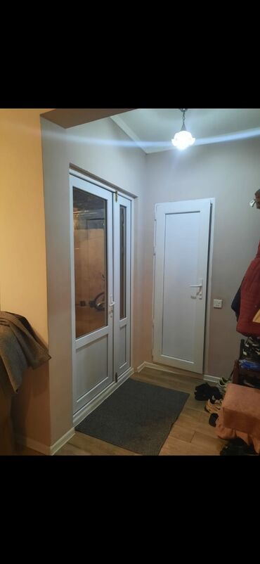 Uzunmüddətli kirayə mənzillər: Mərdakanda əsas yolun ustunda 4 otaqli ev.satilir .dəniz yoluna — 4