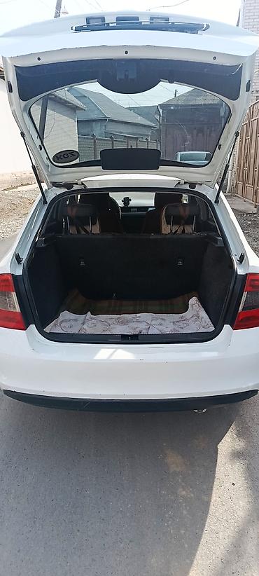 Skoda: Skoda Rapid: 2016 г., 1.6 л, Механика, Бензин, Седан — 5