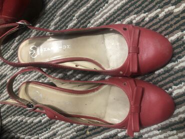 женская кожаная обувь бишкек: Продаются кожаные босоножки 37 размера в хорошем состоянии