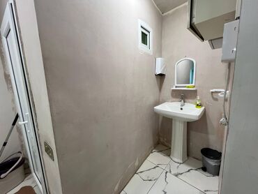 Digər kommersiya daşınmaz əmlakı: Obyekt icarə verilir 170-200 kv . Təmirli ve 5 otaq ve mətbəxden — 3