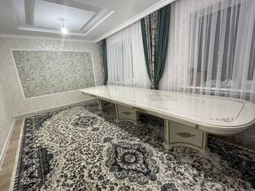 мебель столы стулья: Продаем стулья 18 шт И стол 4 м В отличном состоянии. В связи выездом