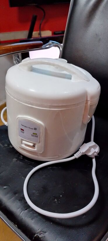 Ostali kuhinjski aparati: Friteza dobra 2,5 l manja
 Mirjevo — 12