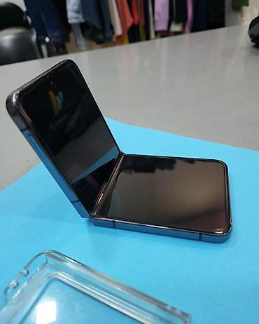 duo pegla: Samsung Galaxy Z Flip5 – crni, preklopni model - Memorija: 8 GB RAM / — 10