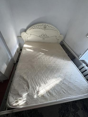 кухний стол бу: Двуспальная кровать, Б/у, С матрасом, длина - 200 см — 3