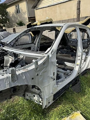 suv: Кузовная перегородка BMW, Б/у — 3