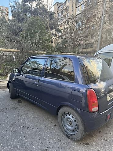 Microcar: Kompakt şəhər avtomobili – 3 qapılı hatchback. Xarici: - Tünd mavi — 3