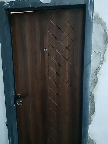 Ev və bağ: Dəmir giriş qapısı – taxta teksturalı MDF üzlük - Material: möhkəm — 2