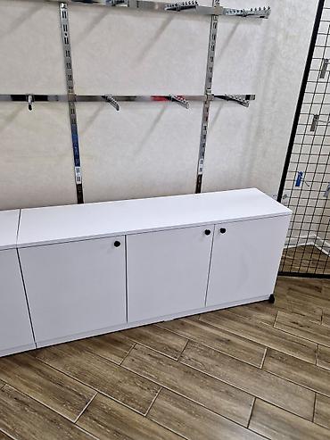 canaq şkaflı: Vitrin saxlama dolabı - Dizayn: Minimalist, düz xətli, mat ağ səth — 2