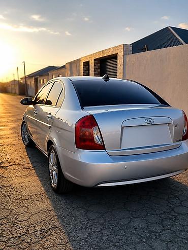ford focus hatchback: Hyundai Accent: 1.5 l | 2007 il Sedan — 5