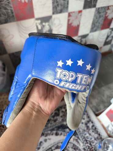спортивные веши: Шлем бокс Top Ten почти новый. Кожа.
650 сом. город Ош, самовывоз