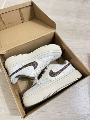 гуччи кеды оригинал: Кроссовки, 39, Nike, Б/у, цвет - Белый, Платная доставка, Самовывоз