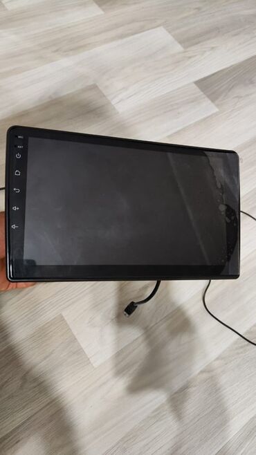 Dinamiklər və sabvuferlər: Avtomobillər üçün nəzərdə tutulmuş bu multimedia sistemi sensor ekranı