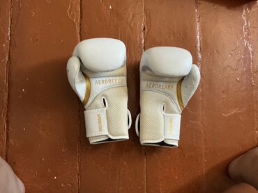 boks əlcəyləri: Salam. Boks üçün əlcək adidasın özündən alınıb çox baha alınıb