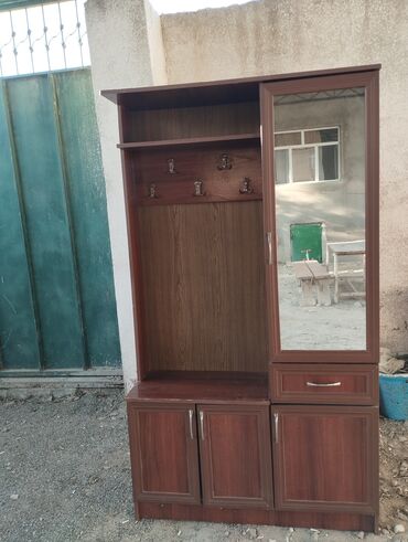 qaplar ev: İşlənmiş, Açılan, 1 qapı Düz dolab, Dolab-asılqan, Azərbaycan