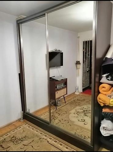 Dolablar: Güzgülü sürgülü qapılı qarderob - 3 panelli sürgülü qapı sistemi — 2