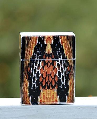 Upaljači i prateća oprema: Nemačka TABAKERA i Markirana Col, velika tabakera. Cena za komad — 7