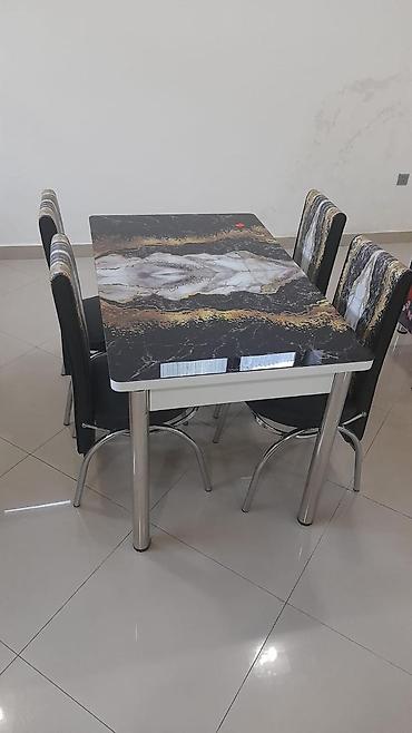 komputer stolu: Mətbəx/dining dəsti – 1 masa + 4 stul - Dizayn: Qara, boz və qızılı — 1