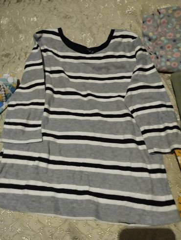 Ziyafət donları: Məhsul paketi: ayaqqabı və geyim 1) Qırmızı idman ayaqqabıları - — 23