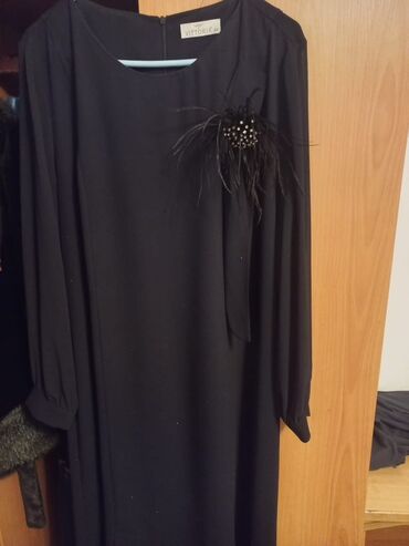 платье халат вечернее: Элегантное чёрное платье Vittoria. - Прямой свободный крой, длина