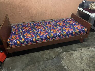 лофт мебель: Хорошая кровать отличное состояние