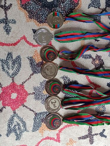 Чехлы: Azərbaycan temalı medal dəsti satis qiymeti 14 15 manatdir men ucuza