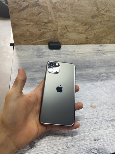 Apple iPhone: IPhone 11 Pro, Б/у, 64 ГБ, Черный, Защитное стекло, Чехол, 87 %