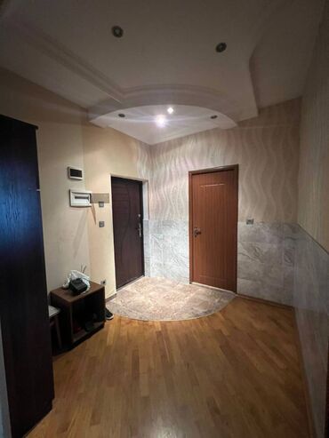 Uzunmüddətli kirayə mənzillər: Xətai Rayonu Xətai Metrosu Ağa Center 2 otaq. Mərtəbə - 16/2 Otaq — 8