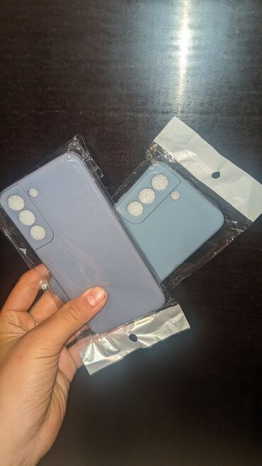 Чехлы: 2 чехла на Samsung s22 2 варианта один лаванвого цвета другой