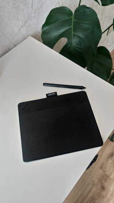 planşet qələmi: Wacom Intuos-umu 100 AZN-ə satıram. İllər əvvəl 2-3 dəfə işlətmişəm
