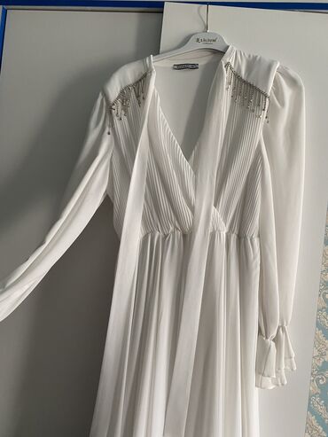 кавказские платья: Свадебное платье белого цвета размер 48 в новом состоянии легкое