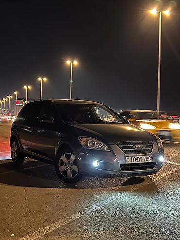 Kia: Kia Ceed hatchback - Kuzov: 5 qapılı hatchback, boz/metallik rəng - — 3