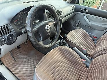 Унаа сатуу: Volkswagen Golf: 1999 г., 1.6 л, Кол менен иштөөчү, Бензин, Хетчбек — 10