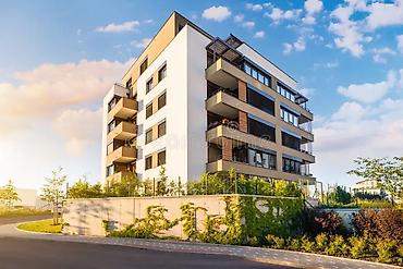 nzs de heyet evleri ucuz 2026: Müasir çoxmənzilli yaşayış binası - 5 mərtəbəli, müasir memarlıq — 1