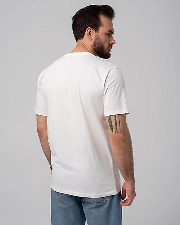 Футболки: Продаю комплект из трёх стильных футболок в отличном состоянии — 10